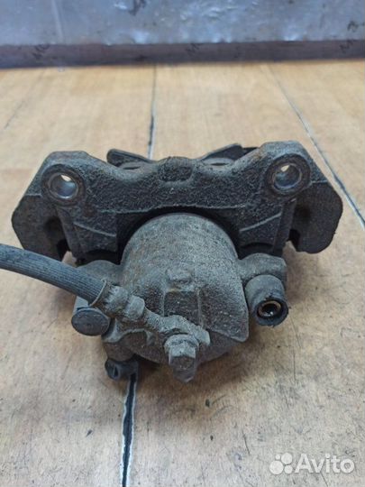 Тормозной суппорт передний правый Opel Astra H