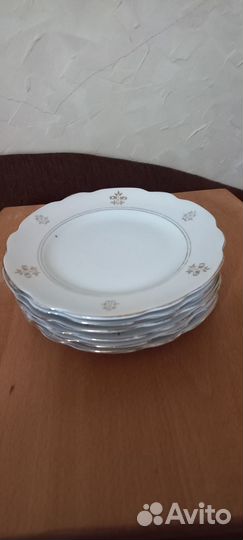 Фарфоровые тарелки 