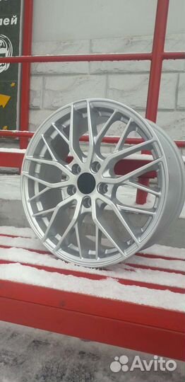 Литой диск R17 7.5 5*114.3 ET45 d67.1 Silver