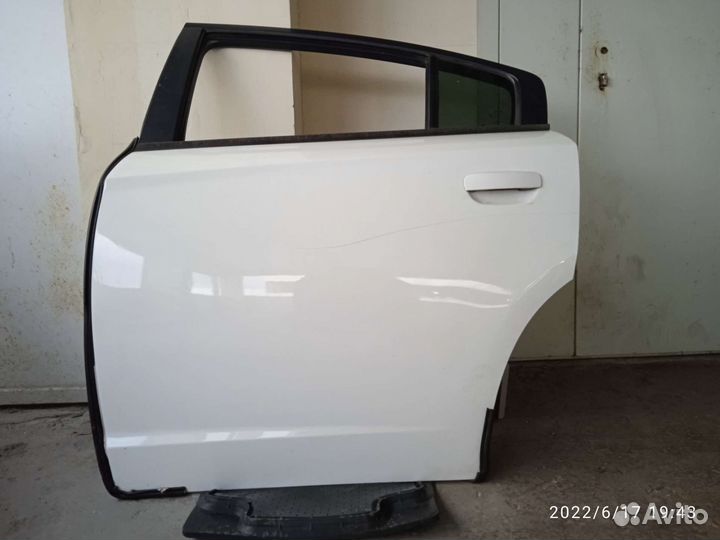 Дверь левая dodge Charger LD