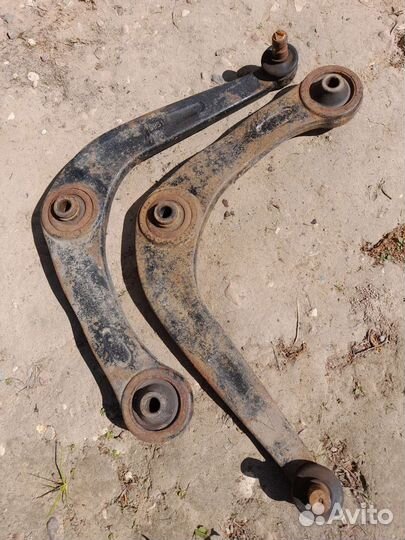 Peugeot 206, 2002г.в., передний рычаг