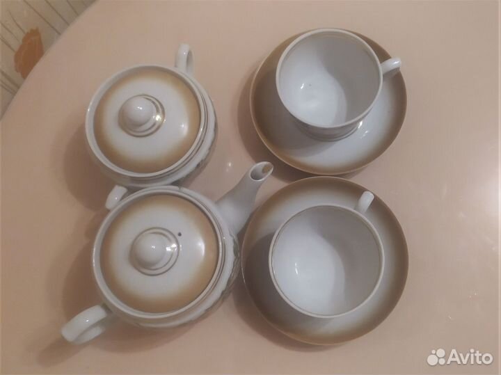 Тарелки,чайный набор,стаканы большие и малые