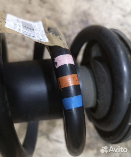 Передние стойки audi a4 avant 2007 год