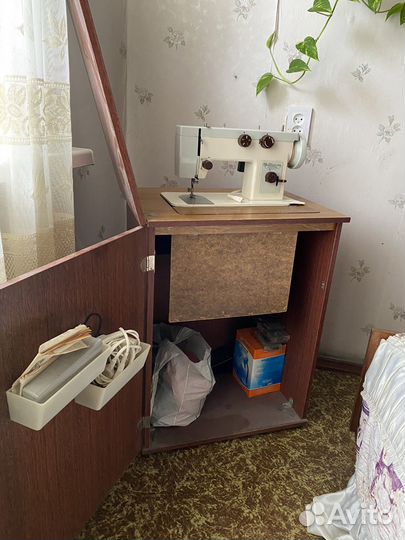 Машинка швейная Чайка 143