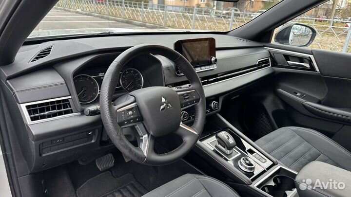 Mitsubishi Outlander 2.5 CVT, 2022, 3 700 км
