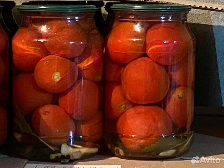 Домашние маринованые помидоры и компот слива