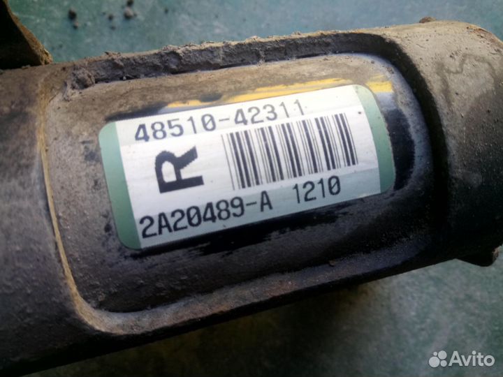 Передняя правая стойка амортизатора Toyota Rav4