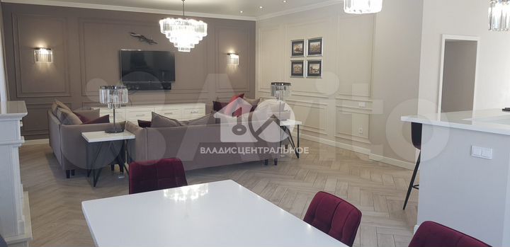 Дом 271 м² на участке 7,7 сот.