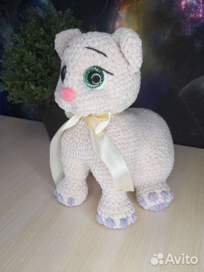 Котик. Игрушка вязаная крючком