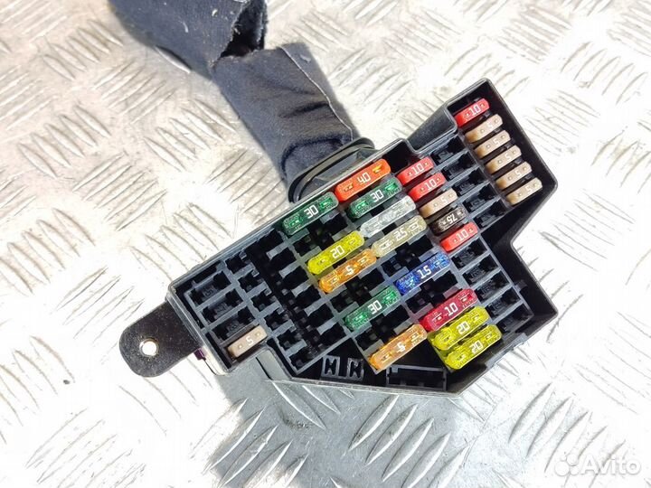 Блок предохранителей салонный Skoda Octavia 2004 2