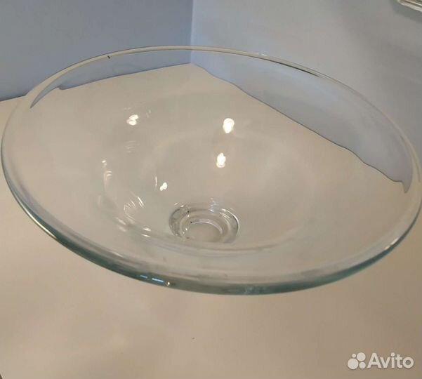 Тяжёлая ваза из стекла