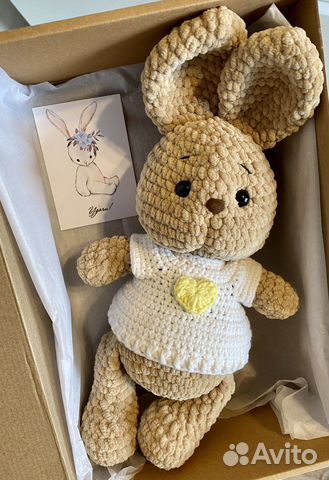 Вязаная игрушка ручной работы Заяц