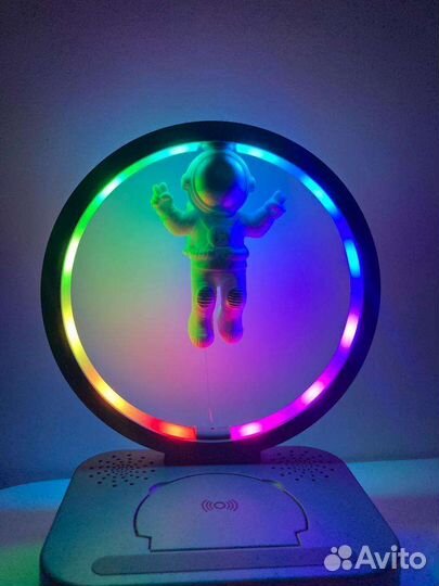 Светильник космонавт