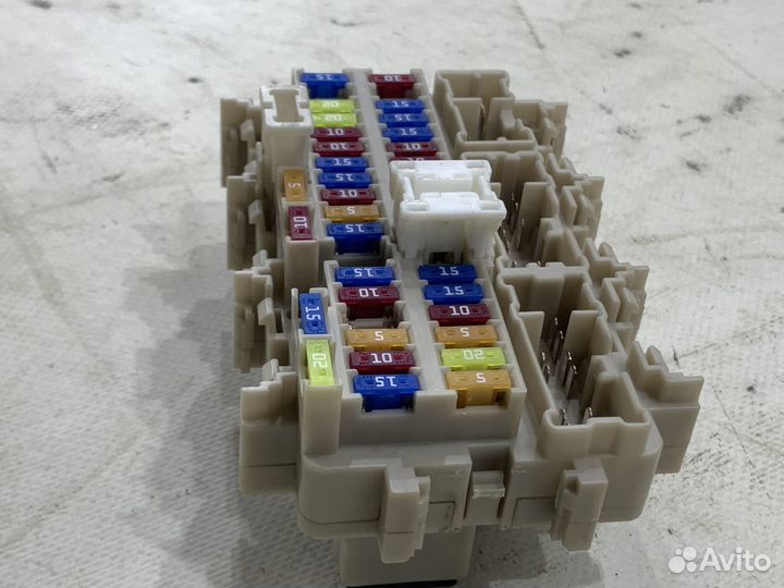 Блок предохранителей в салоне Nissan Murano Z52