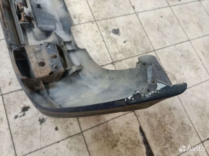 Задний бампер Mazda 323 BG слепая