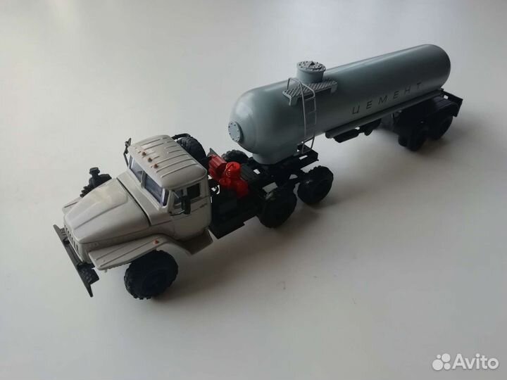 Урал-4420 с полуприцепом. 1:43