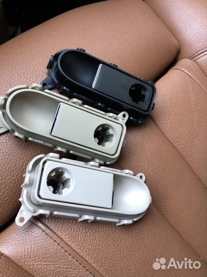 Продам ручку бардачка на мерседес CLS W218