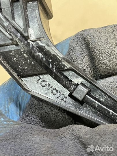 Кнопка закрывания багажника Toyota Highlander 3