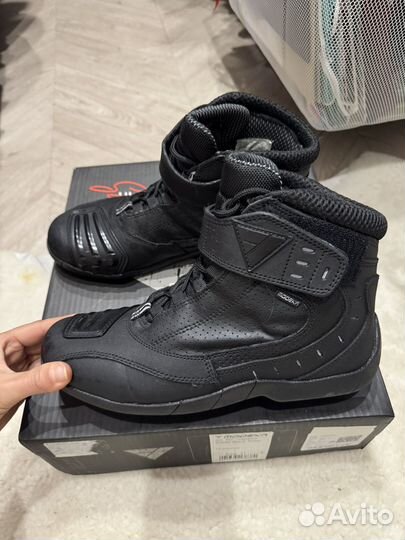 Мотоциклетные ботинки