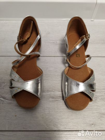Туфли для девочки 35 размер серебряные