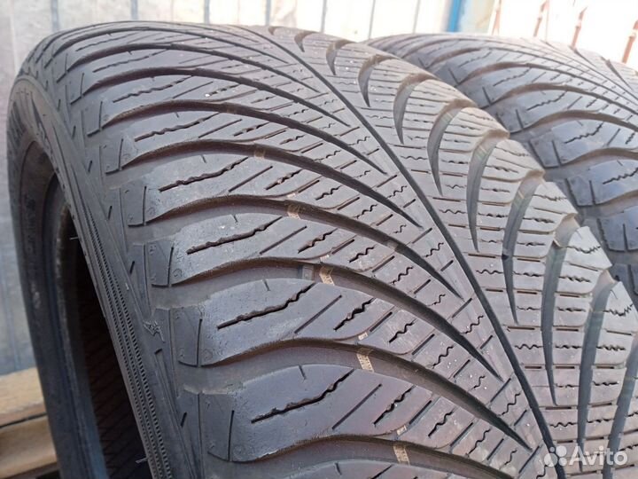 Goodyear Vector 4Seasons Gen-2 215/55 R17