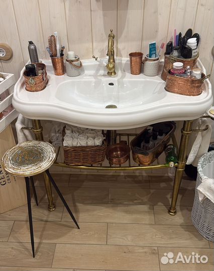 Консоль с белой раковиной 100х54.Бронза