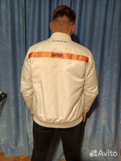 Продаю мужскую куртку