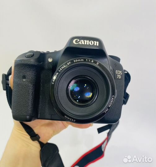Зеркальный фотоаппарат canon