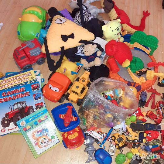 Два пакета игрушки для мальчика