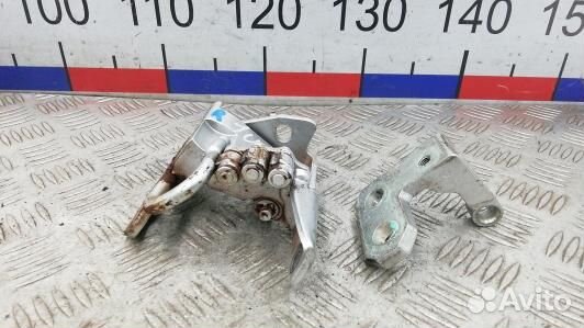 Петля передняя правая volkswagen phaeton 1 (1UK08FB01)