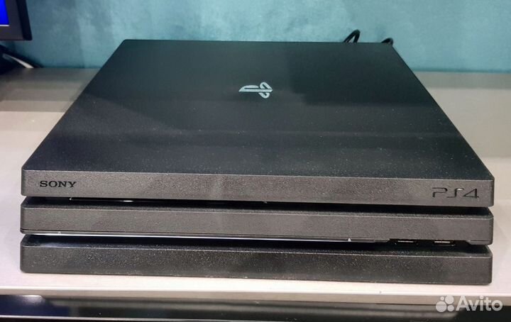 Sony PS4 pro 1tb и 2 джойстика