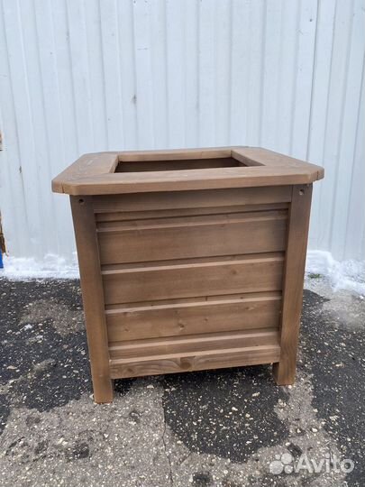 Деревянное уличное кашпо