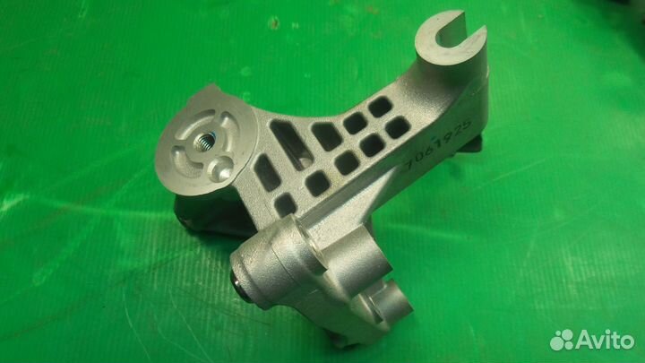 Кронштейн крепление генератора киа KIA stinger