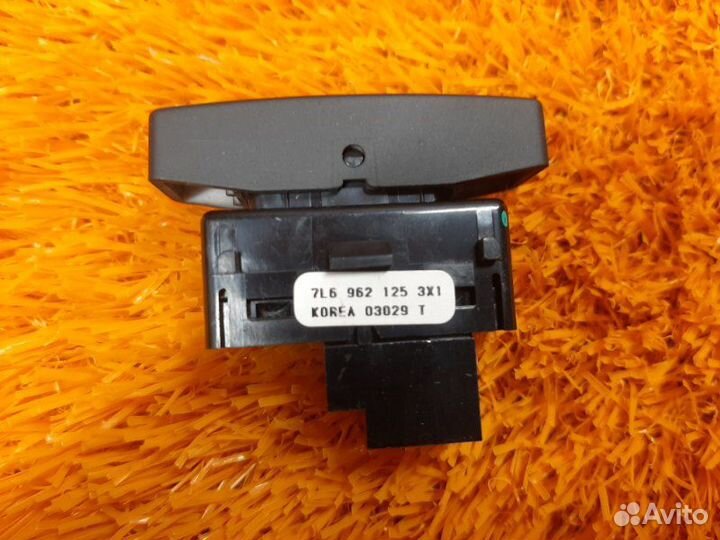 Кнопка центрального замка задняя левая Volkswagen