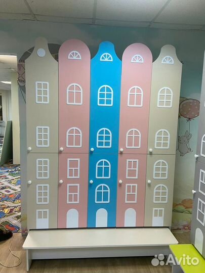 Двухъярусные шкафы домиком. Шкафчики в раздевалку