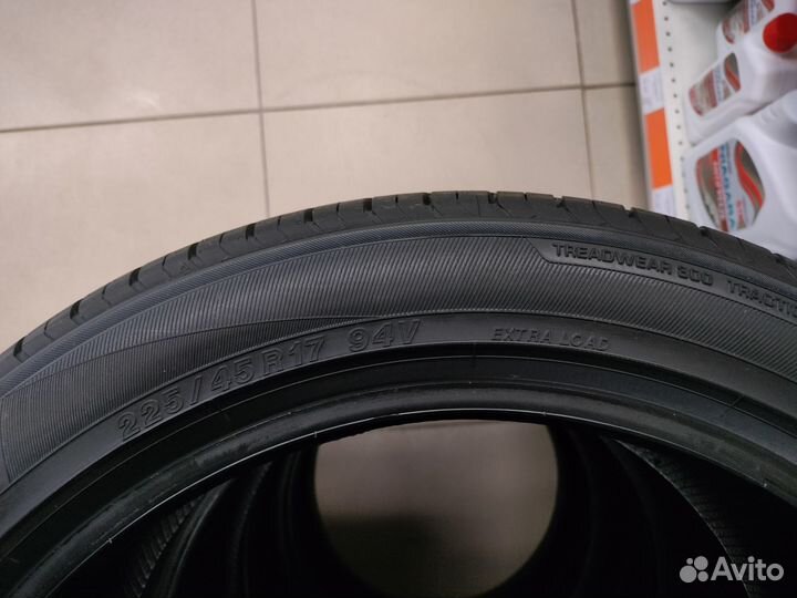 Yokohama BluEarth-ES ES32 225/45 R17 94V