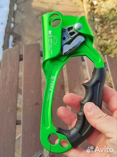 Жумар правый Tupa,верёвочный зажим.Зеленый