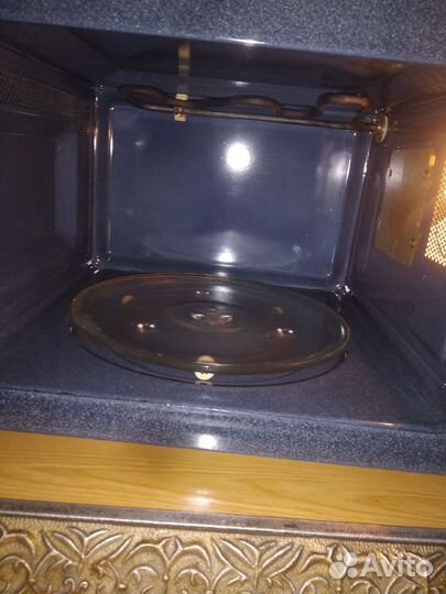 Свч Samsung CE287GNR с грилем,много програм