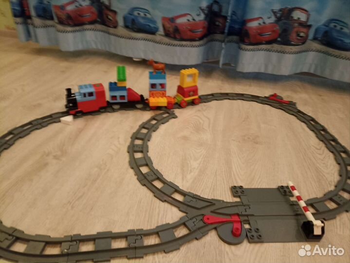 Поезд с железной дорогой