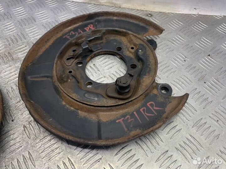 Щит опорный задний Nissan X-Trail T31 MR20DE 2009