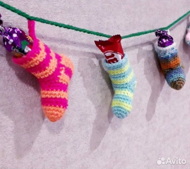 Гирлянда вязаная носочки