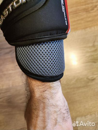 Защита запястья хоккейная