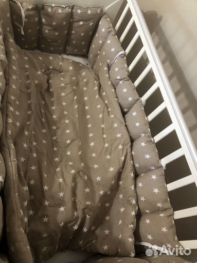 Детская кроватка и пеленальный комод