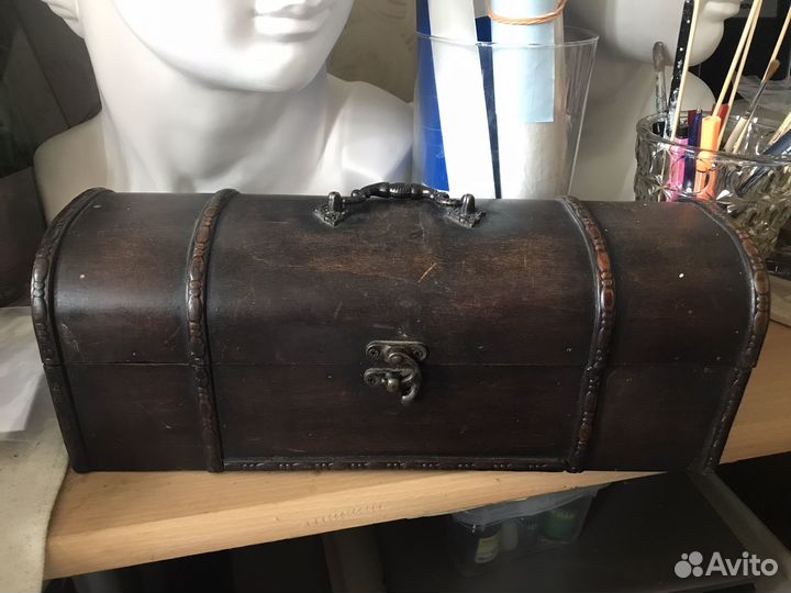 Деревянная шкатулка