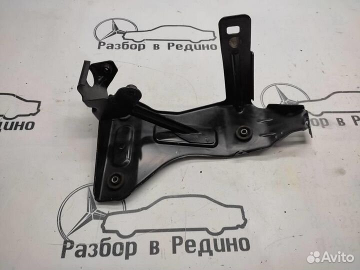 Кронштейн крепления гура w164 ML-class 642.940