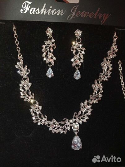 Диадема, серьги, ожерелье