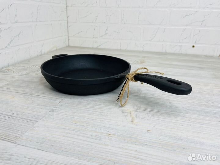 Сковородка чугунная литая 20*4см