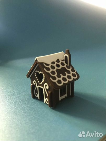 Домик со светящимся снежком