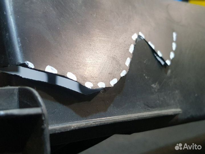 Дефлектор радиатора левый Nissan Qashqai J10