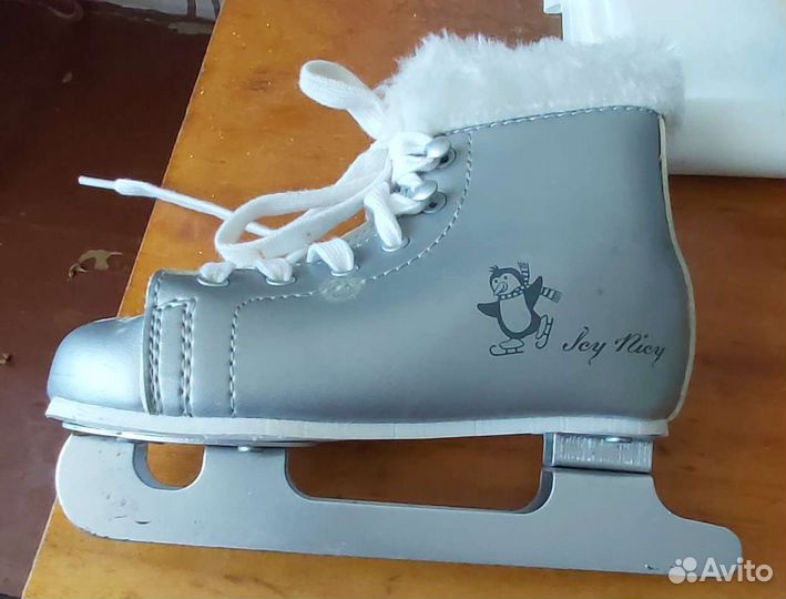 Двухполозные коньки новые аргамак лыжи Всё детское